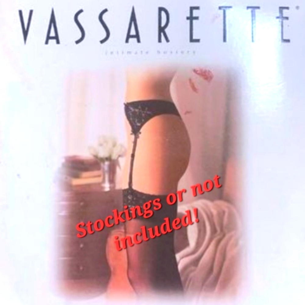 Never Used - Vassarette- Women's Black Lace Garter belt. 👄🤫